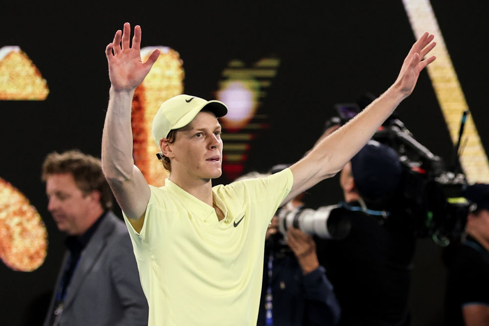 澳网完胜法网,辛纳高光表现 澳网完胜法网,辛纳高光表现