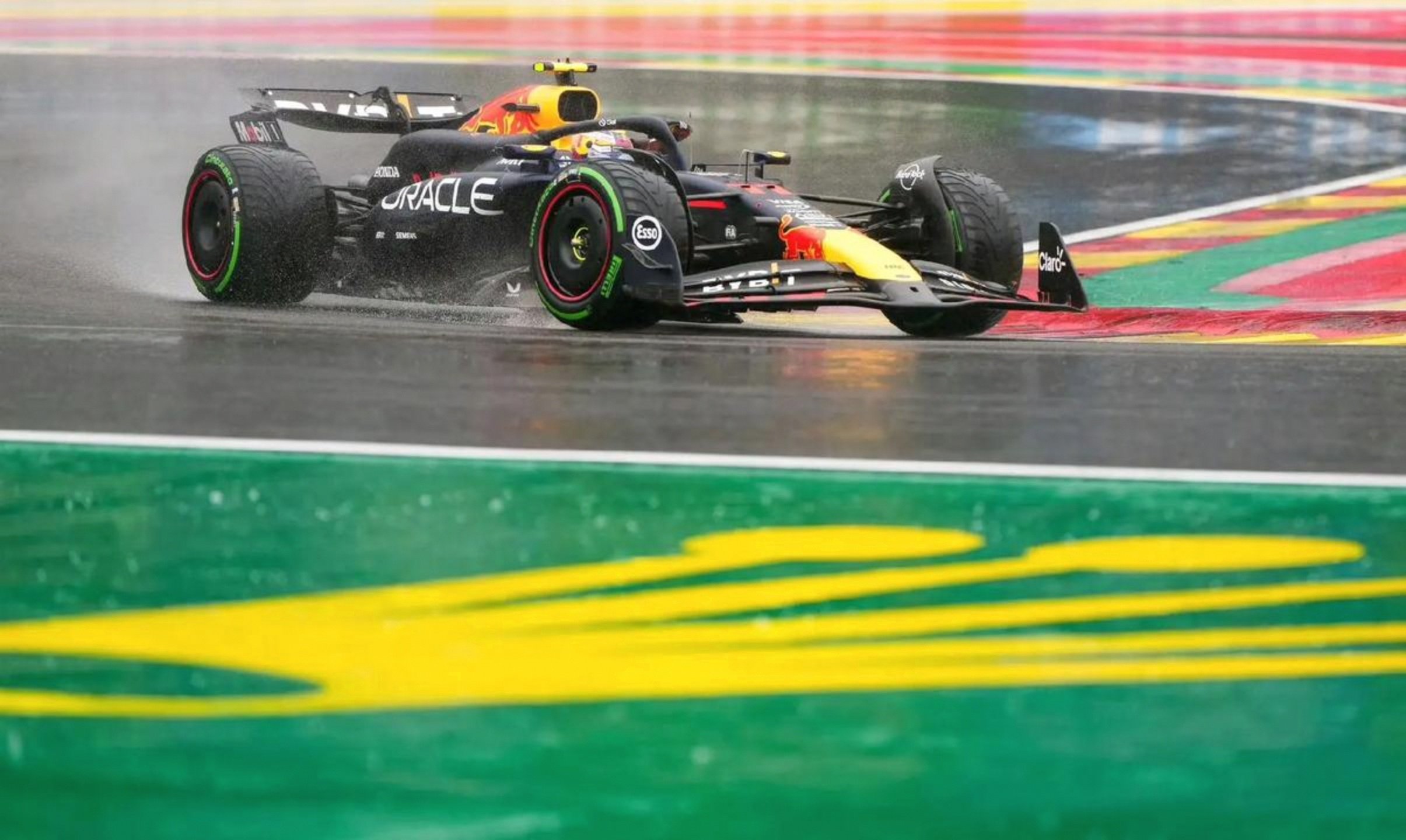 开云体育入口-红牛车队力克阿斯顿马丁，佩雷兹统治全场